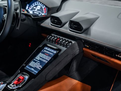 Used 2023 Lamborghini Huracan Tecnica RWD image 18