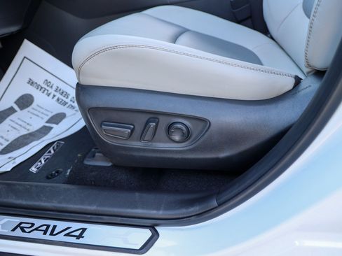 Certified 2025 Toyota RAV4 Limited FWD image 30