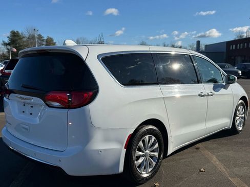 Used 2019 Chrysler Pacifica Touring Plus w/ Advanced Safetytec Group image 3