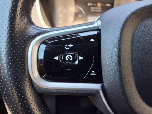 Used 2019 Volvo XC60 T5 Momentum w/ Multimedia Package AWD/4WD image 22