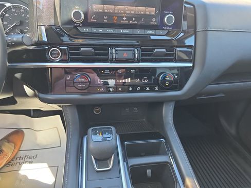 Used 2022 Nissan Pathfinder SV w/ SV Premium Package AWD/4WD image 17