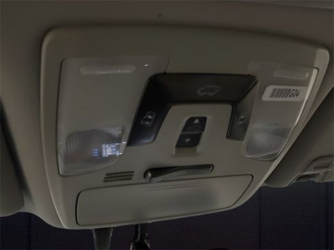 Used 2017 Toyota Sienna XLE image 24