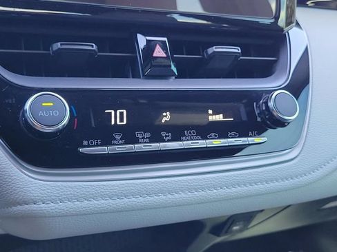 Used 2025 Toyota Corolla SE FWD image 35
