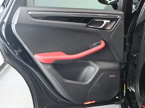 Used 2018 Porsche Macan GTS image 37