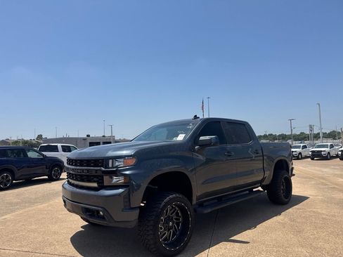 Used 2020 Chevrolet Silverado 1500 Custom w/ Custom Value Package RWD image 9