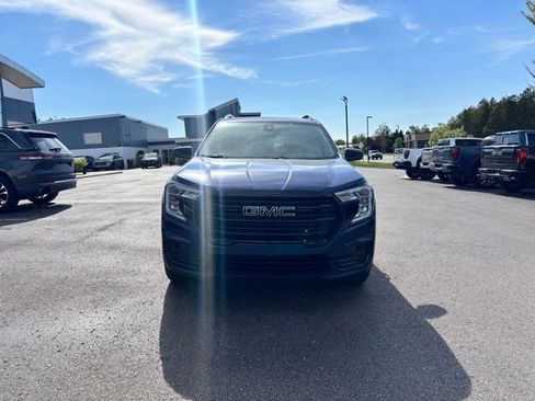 Used 2023 GMC Terrain SLE w/ Driver Convenience Package AWD/4WD image 2