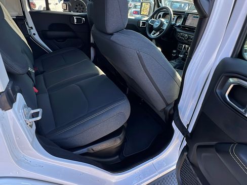 Used 2025 Jeep Wrangler Sahara 4xe image 21