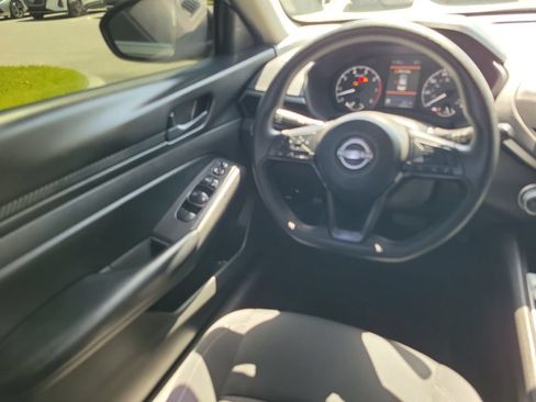 Used 2025 Nissan Altima 2.5 S FWD image 15
