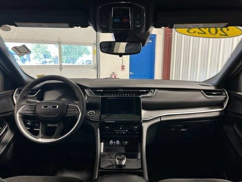Used 2023 Jeep Grand Cherokee L Laredo AWD/4WD image 16
