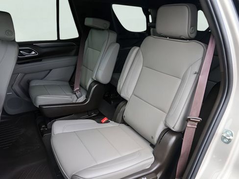 Used 2023 GMC Yukon SLT w/ SLT Luxury Package AWD/4WD image 28