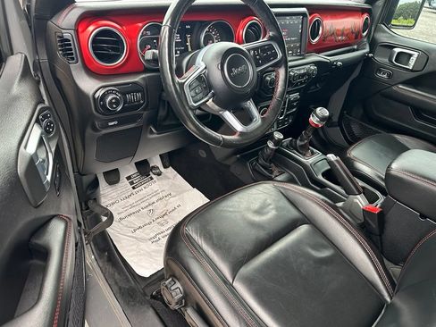 Used 2020 Jeep Gladiator Rubicon w/ Dual Top Group AWD/4WD image 17