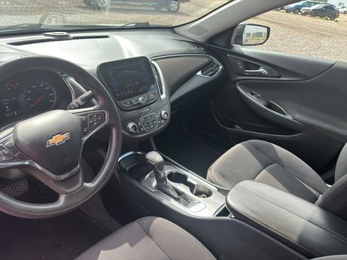 Used 2021 Chevrolet Malibu LT FWD image 11