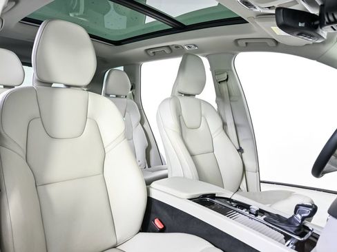 Used 2019 Volvo XC90 T5 Momentum image 22