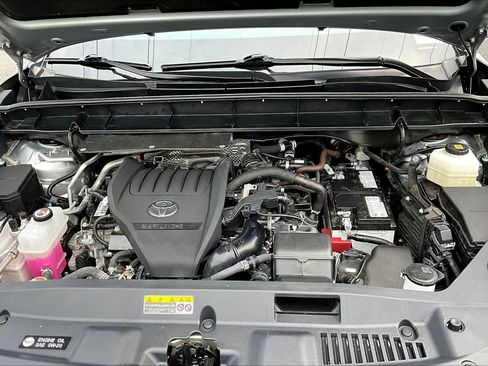 Used 2024 Toyota Highlander XLE AWD/4WD image 34