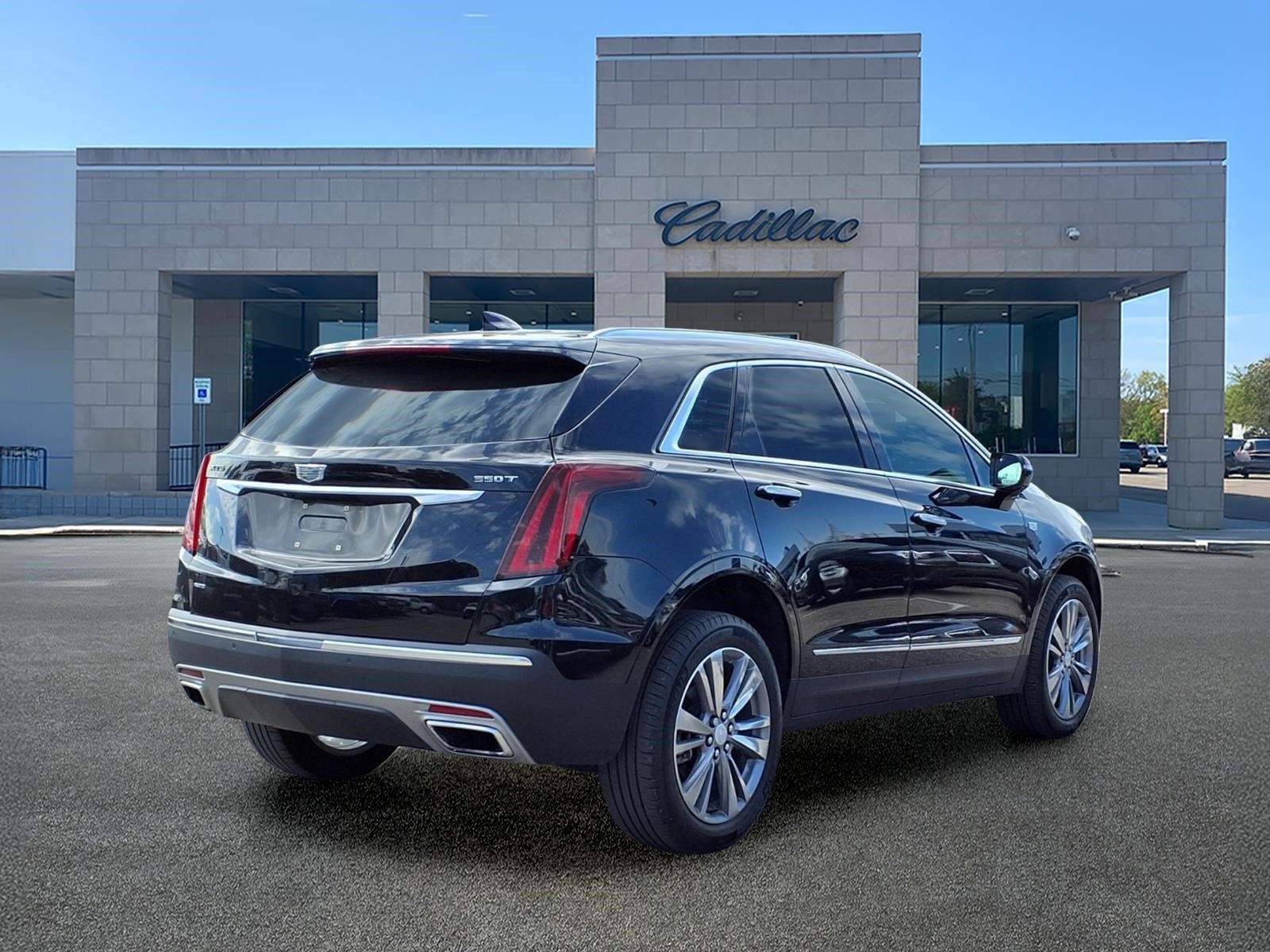Used 2024 Cadillac XT5 Premium Luxury AWD/4WD image 4