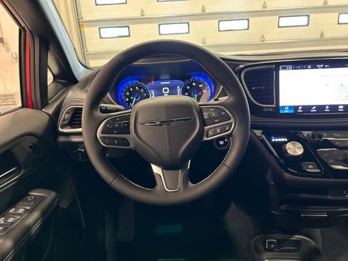 New 2026 Chrysler Pacifica Select image 29