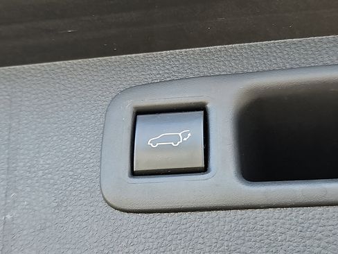 Used 2021 Toyota Highlander Limited image 32