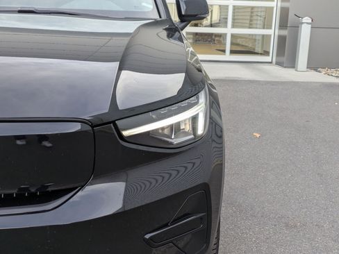 Certified 2023 Volvo C40 Recharge Core image 10