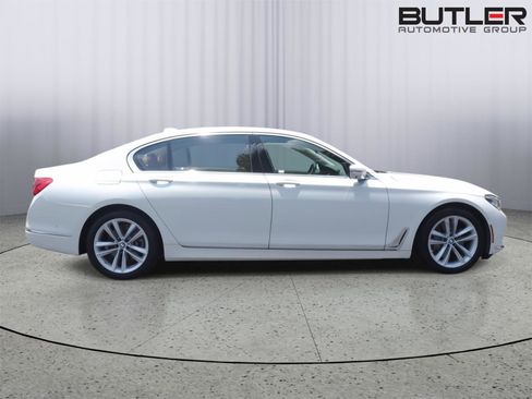 Used 2018 BMW 750i RWD image 7
