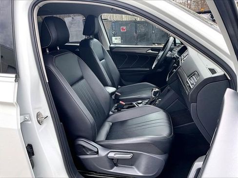 Used 2024 Volkswagen Tiguan SE image 7