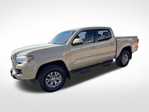 Used 2019 Toyota Tacoma SR5 AWD/4WD image 3