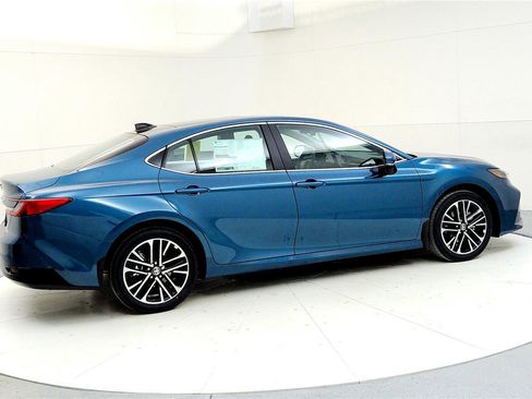 New 2026 Toyota Camry XLE image 6