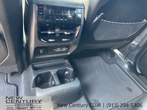 Used 2023 Jeep Grand Cherokee L Laredo AWD/4WD image 15