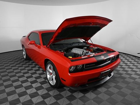 Used 2010 Dodge Challenger SRT8 image 31