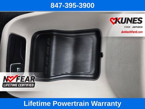 Used 2023 Chrysler Pacifica Touring-L image 58