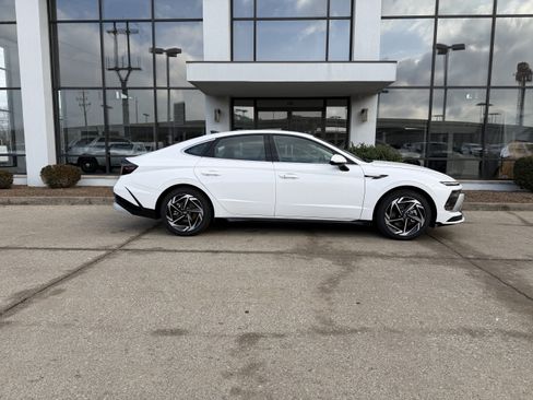 Used 2026 Hyundai Sonata SEL FWD image 3