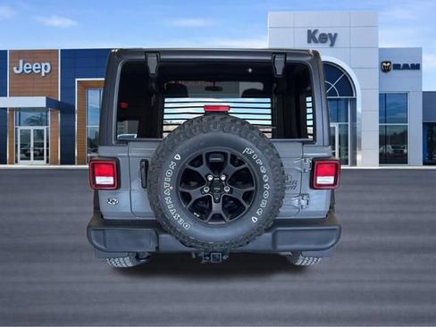 Used 2022 Jeep Wrangler Sport AWD/4WD image 5