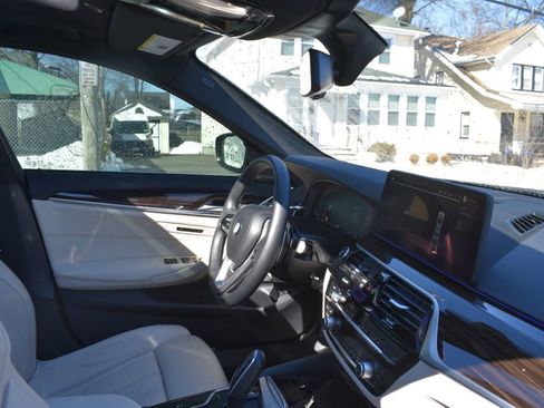 Used 2023 BMW 540i w/ Premium Package image 21