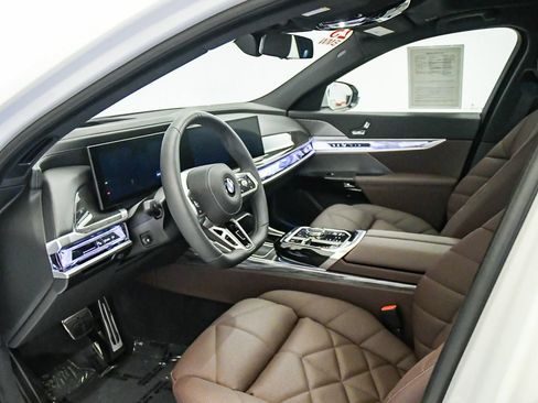 Used 2025 BMW 740i w/ Premium Package RWD image 19