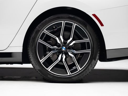Used 2026 BMW 740i RWD image 21