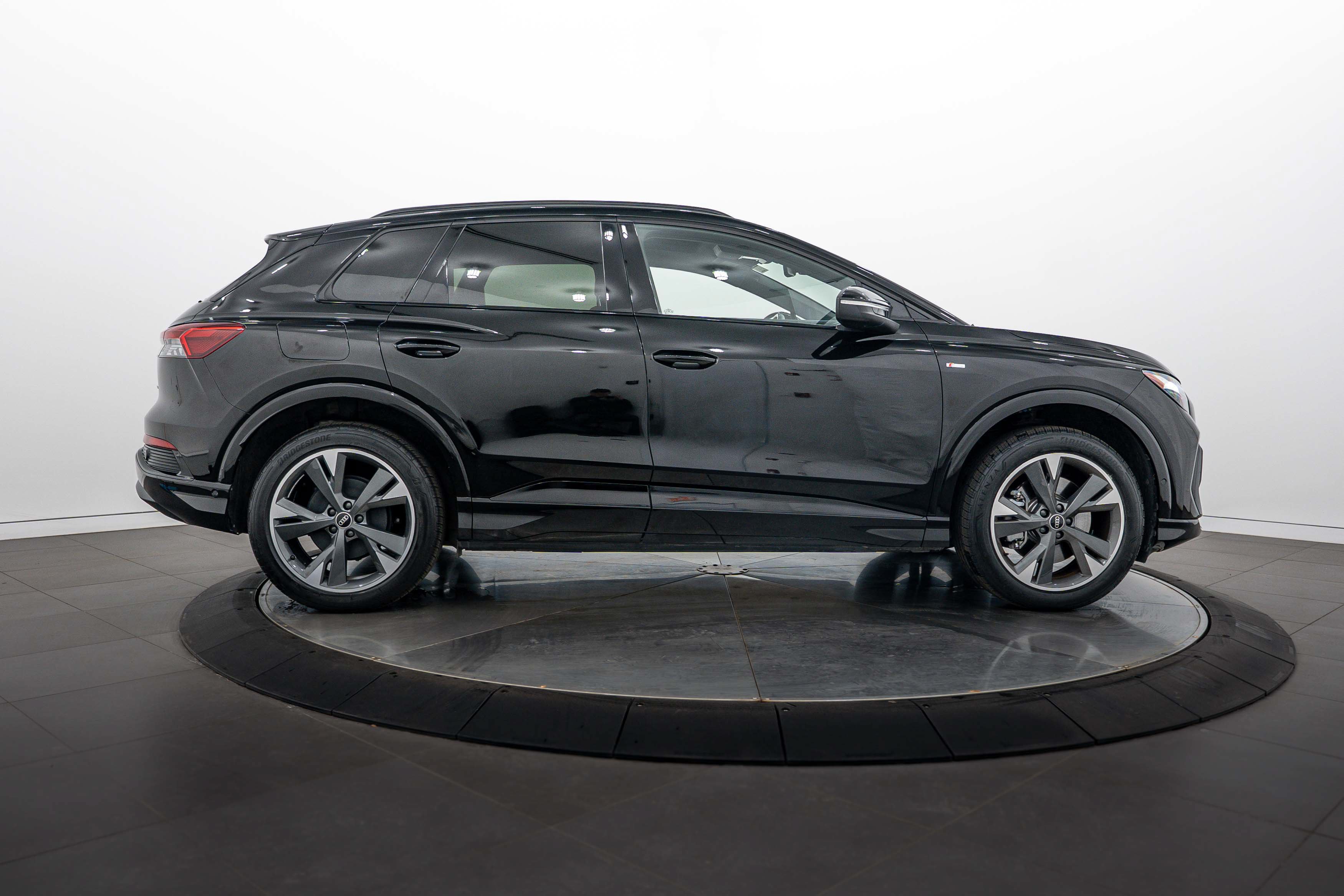 Certified 2023 Audi Q4 e-tron Premium Plus w/ Premium Plus AWD/4WD image 3