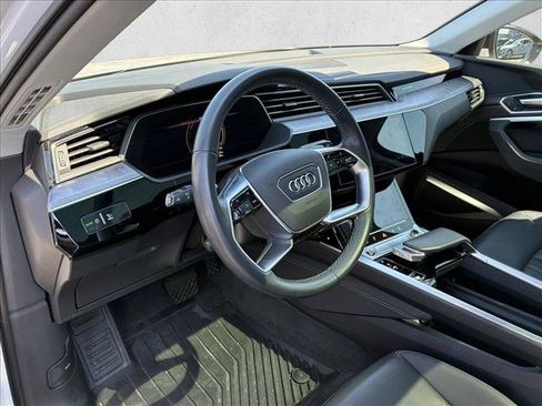Used 2024 Audi Q8 e-tron Premium Plus w/ Premium Plus Package AWD/4WD image 10