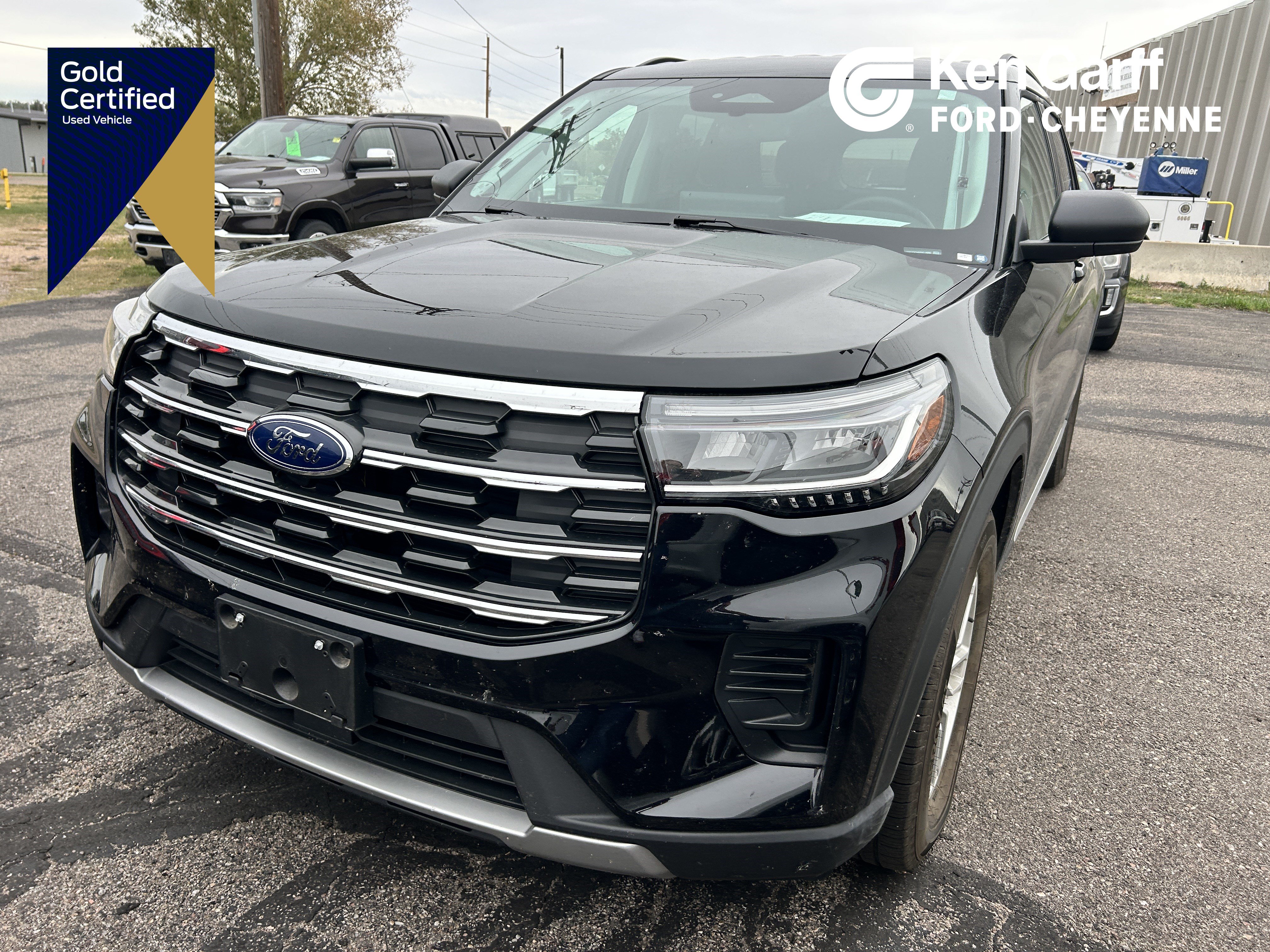 Used 2025 Ford Explorer Active AWD/4WD image 1