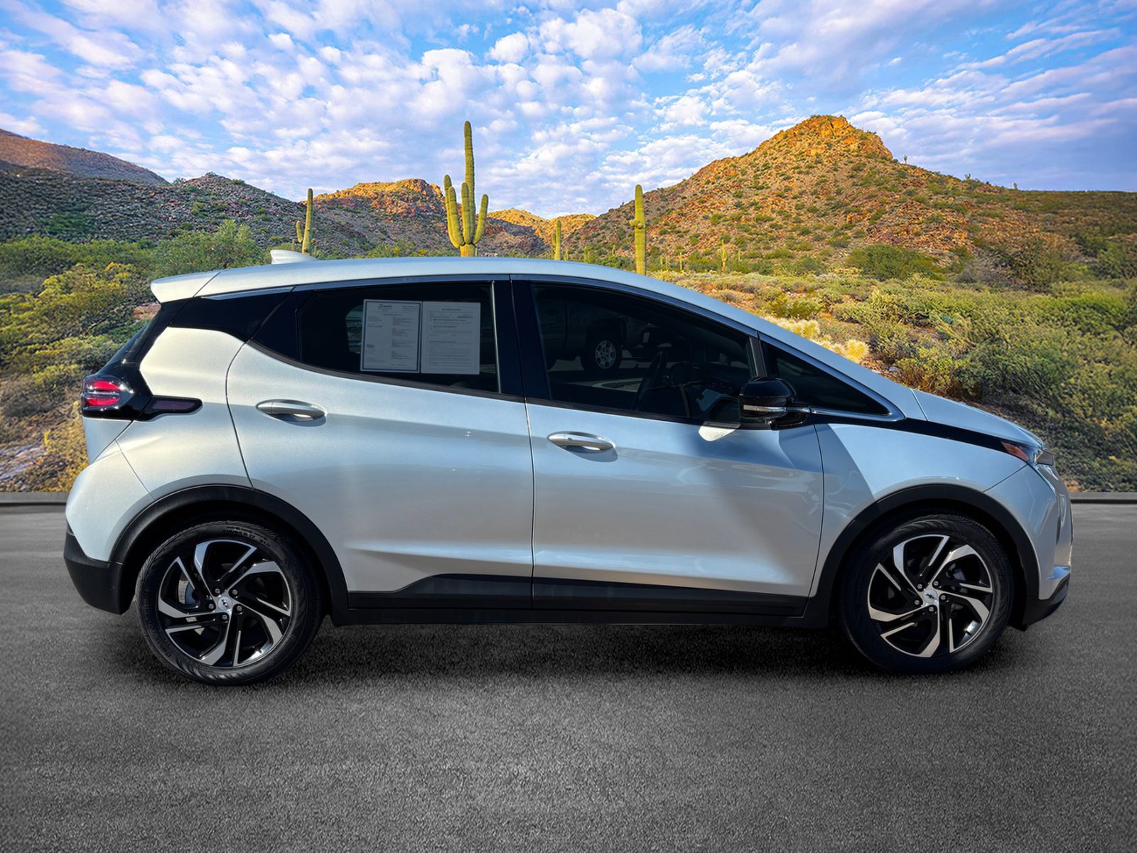 Used 2023 Chevrolet Bolt LT w/ Infotainment Package FWD image 3