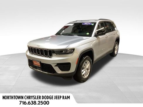 Used 2025 Jeep Grand Cherokee Laredo X w/ Luxury Tech Group I AWD/4WD image 1