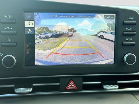 Certified 2026 Hyundai Elantra SE FWD image 13