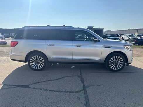 Used 2018 Lincoln Navigator L Select w/ Technology Package AWD/4WD image 14