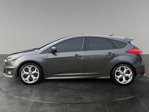 Used 2017 Ford Focus ST FWD image 5
