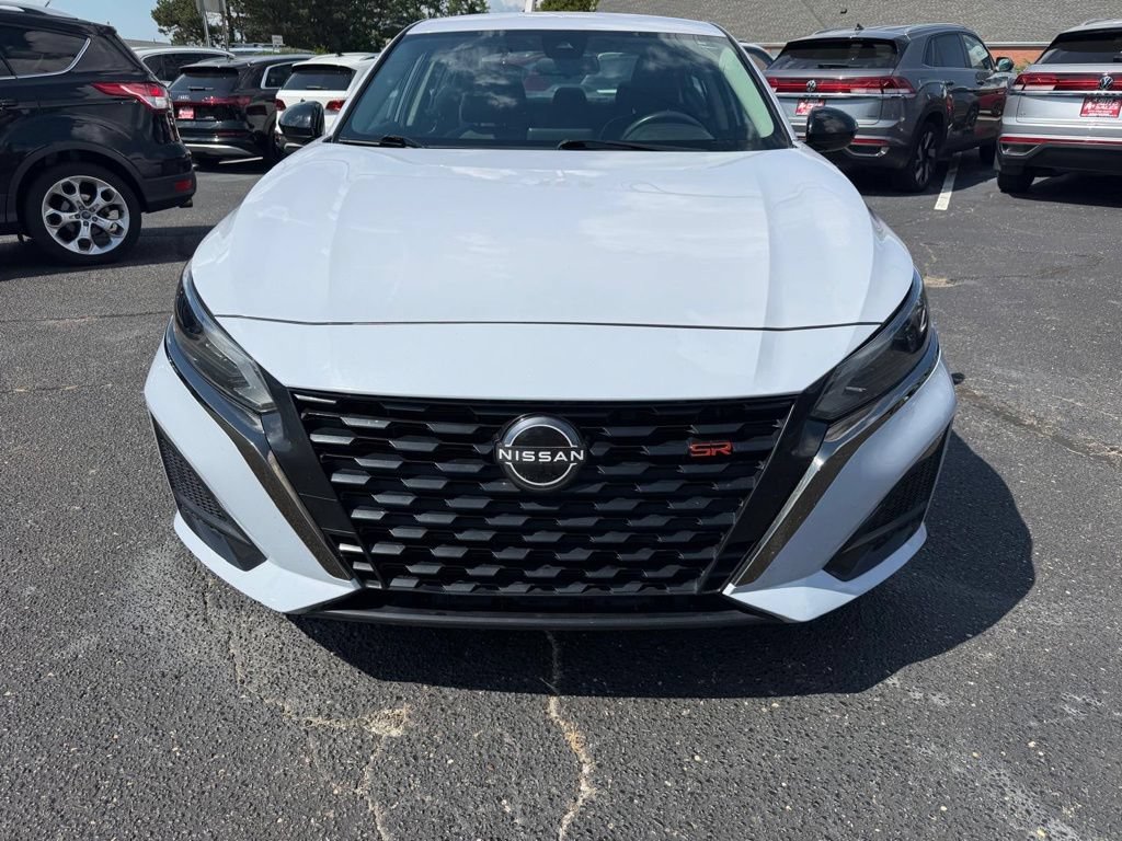 Used 2024 Nissan Altima 2.5 SR FWD image 3