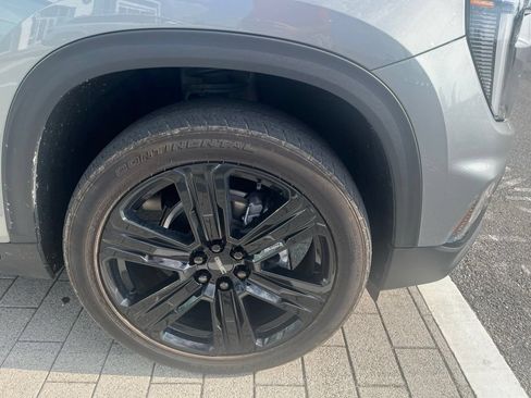 Used 2025 GMC Acadia Elevation w/ Elevation Premium Package AWD/4WD image 3