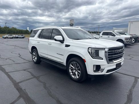 Used 2023 GMC Yukon SLT w/ SLT Premium Package AWD/4WD image 8
