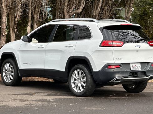 Used 2017 Jeep Cherokee Limited w/ Luxury Group image 6