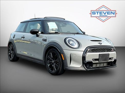 Used 2023 MINI Cooper S w/ Driver Assistance Package FWD image 1