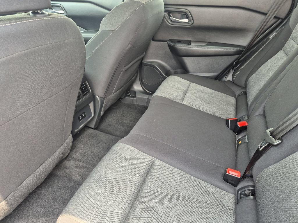 Used 2025 Nissan Rogue SV AWD/4WD image 13