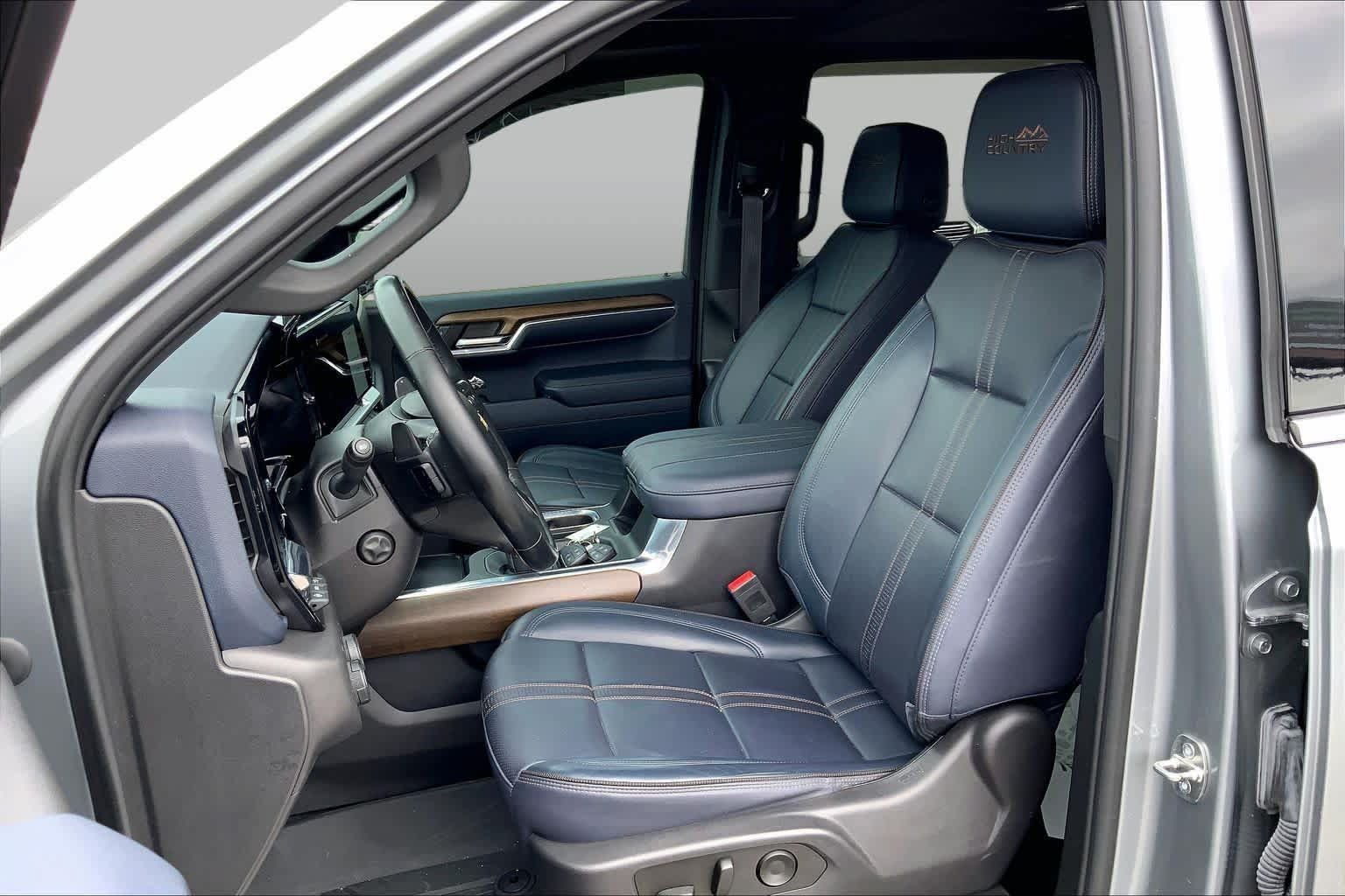 Used 2023 Chevrolet Silverado 1500 High Country w/ High Country Premium Package AWD/4WD image 13