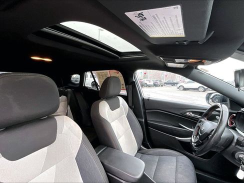 Used 2024 Chevrolet Trax RS w/ Sunroof Package image 20